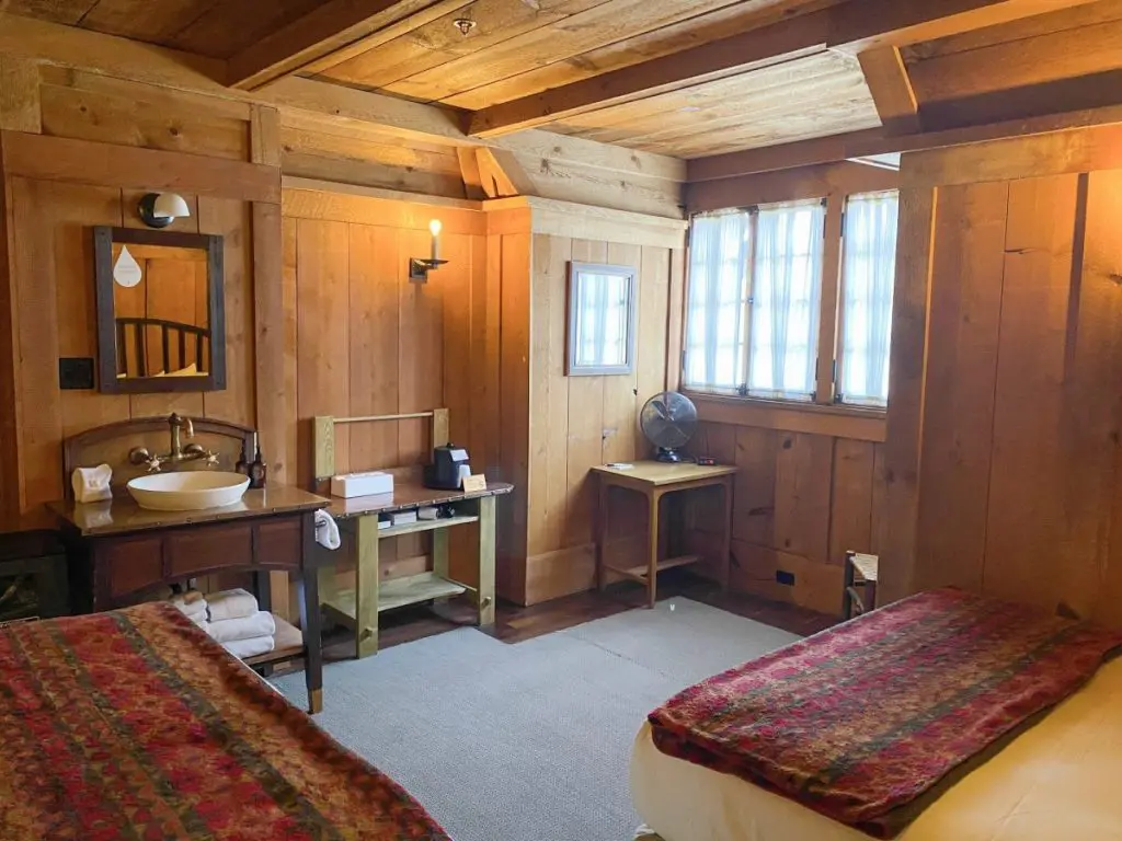 Old Faithful Inn Room