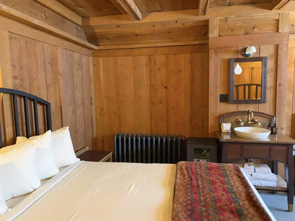 Old Faithful Inn Room